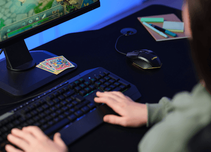 Detalle iluminación LED multicolor del mouse gaming Trust GXT 109 Felox