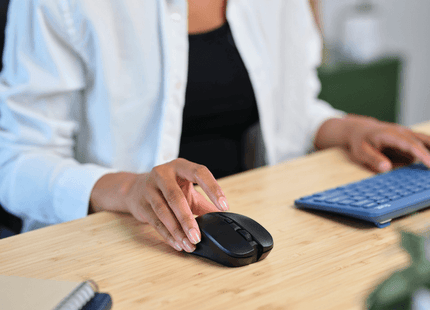 Vista superior del mouse Trust Mydo negro con rueda de scroll