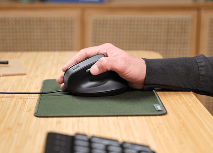 Mouse ergonómico Trust Bayo II vista superior con botones laterales para pulgar