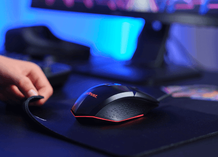 Detalle iluminación LED teclado y mouse Trust GXT 792 colores personalizables