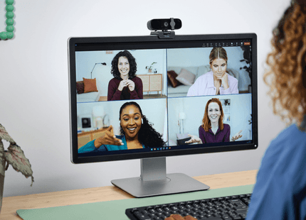 Trust Tanor 25548 montada en monitor de computadora vista lateral