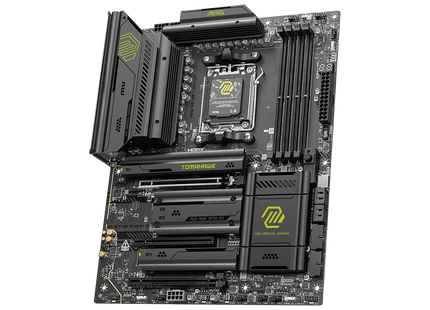 Conectores PCIe 5.0 y puertos traseros de la motherboard MSI X870E