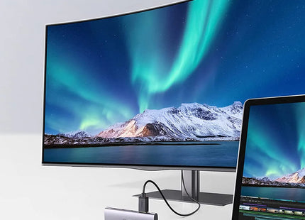 Vista posterior del Hub UGREEN mostrando cable USB C integrado
