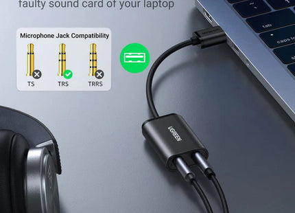 Vista lateral del adaptador UGREEN 30724 mostrando cable USB de 15cm