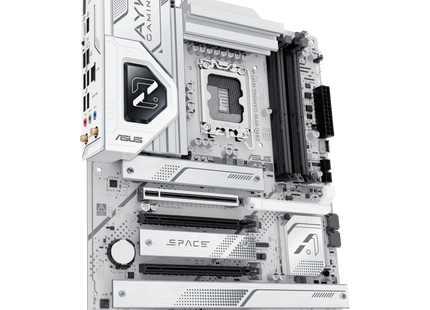 ASUS Z890 AYW Gaming WiFi W tarjeta madre detalle de slots