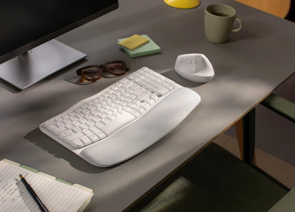 Vista trasera del teclado Logitech Wave Keys con interruptor encendido apagado