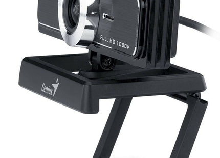 Vista trasera de cámara Genius F100 V2 con cable USB y clip ajustable para monitor